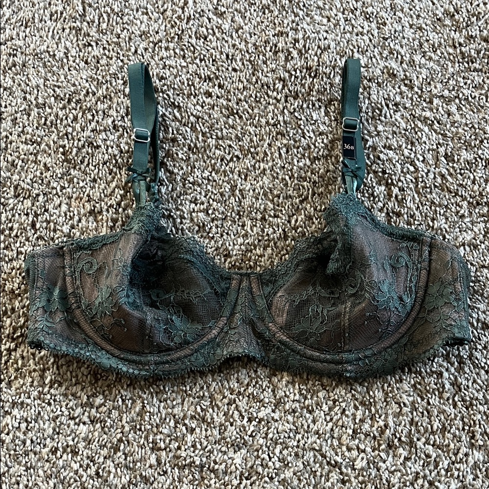 NWOT Victoria's Secret Sheer Lace Underwire Bra in Sage